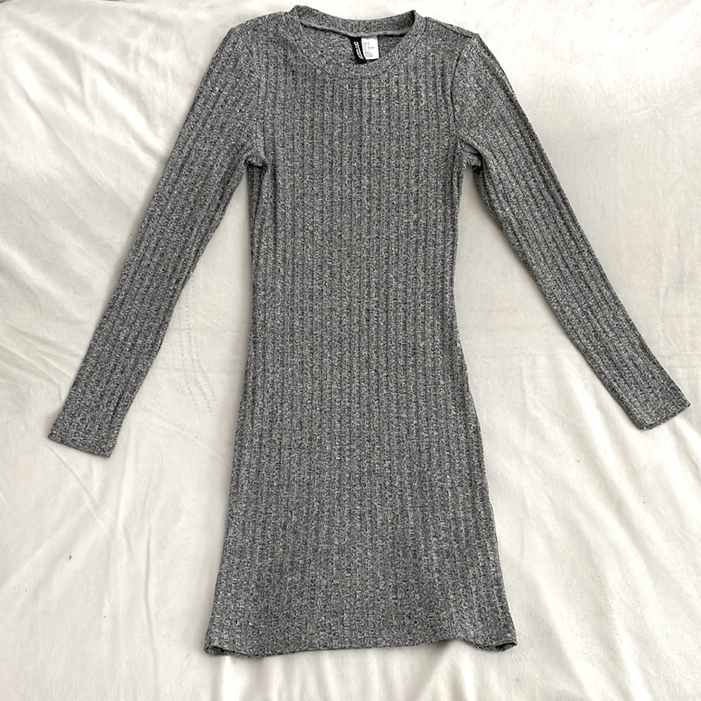 Long sleeved grey bodycon dress